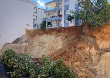 Antalya’da inşaat temelinde ikinci toprak kayması