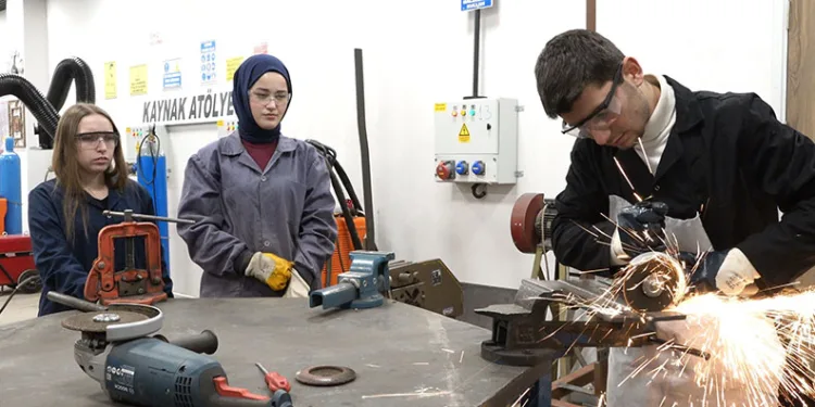 “Staj konusunda birinci önceliğimiz staj sürelerinin uzaması”