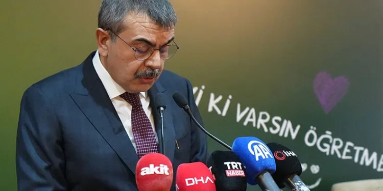 “Öğretmenlerin yükünü hafifletmek için çalışıyoruz”