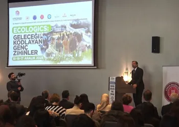 Bursalı taksici yaşlı çiftin araçta unuttuğu 5500 Euro’yu teslim etti