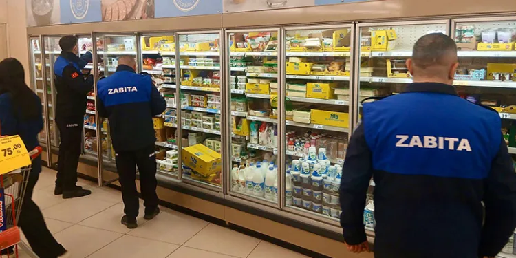 Gemlik’te Bozuk Ürün Satan Marketler Zabıtaya Takıldı