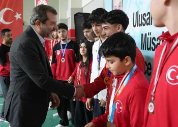 Gürsu’nun sporcularına ödül yağdı