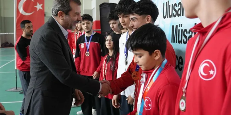 Gürsu’nun sporcularına ödül yağdı