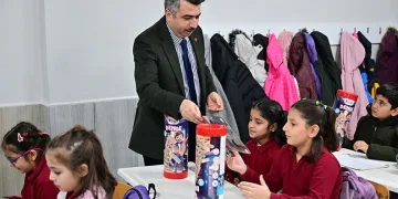 Oktay Yılmaz, öğrencilerin karne heyecanına ortak oldu