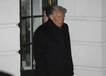 Trump’ın uçağında elektrik arızası