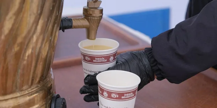 İnegöl Belediyesi’nden öğrencilere ücretsiz çorba ikramı