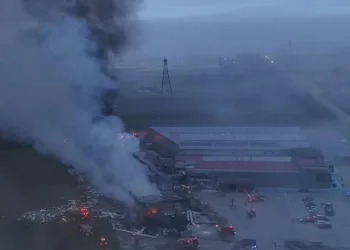 Yunanistan’da fabrika yandı