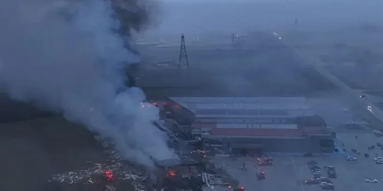 Yunanistan’da fabrika yandı