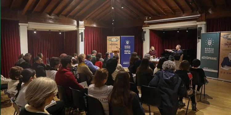 Bursaspor tribünleri Türk bayraklarıyla donatıldı