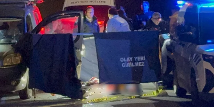 Yasak ilişki yaşadığı sevgilisini boğazını keserek öldürdü