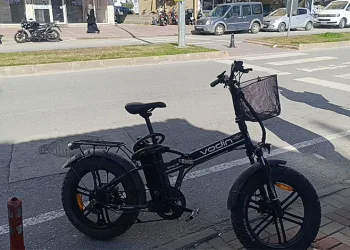 Aynı istikamette giden motosiklet ile elektrikli bisiklet çarpıştı: 1 yaralı