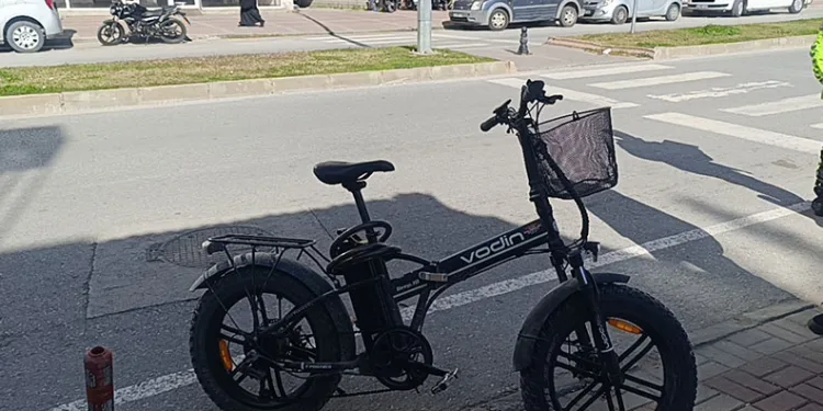 Aynı istikamette giden motosiklet ile elektrikli bisiklet çarpıştı: 1 yaralı