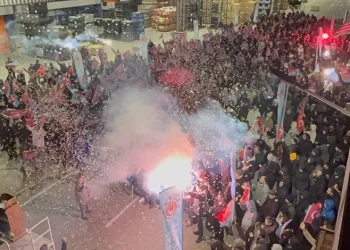 Cuma hutbesinde ‘Minberler bayrakla süslensin’ teklifi