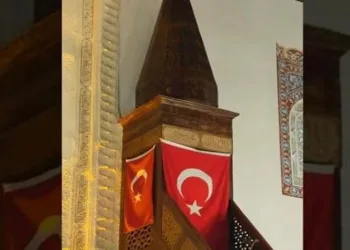 Cuma hutbesinde ‘Minberler bayrakla süslensin’ teklifi