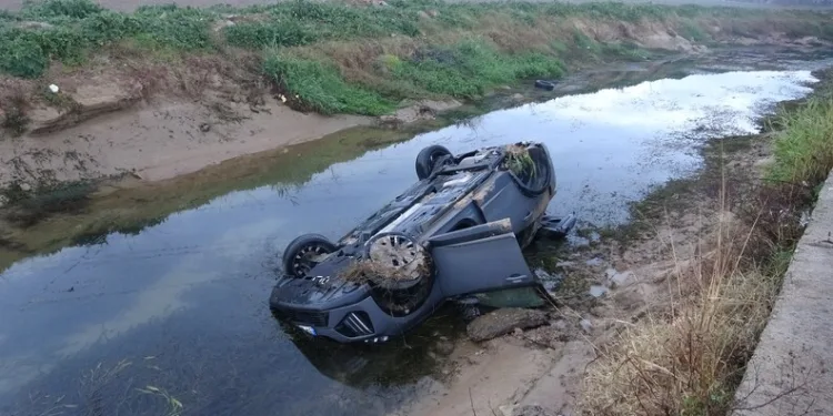 Mardin’de seyir halindeki otomobil alev aldı