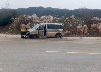 Mardin’de seyir halindeki otomobil alev aldı