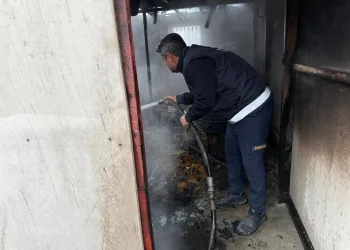 Mardin’de seyir halindeki otomobil alev aldı