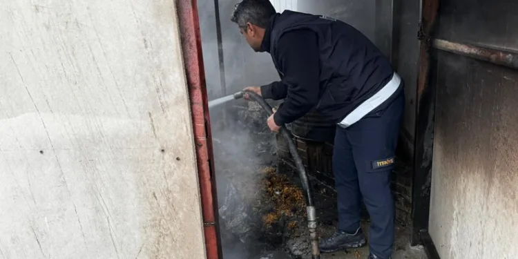 Mardin’de seyir halindeki otomobil alev aldı