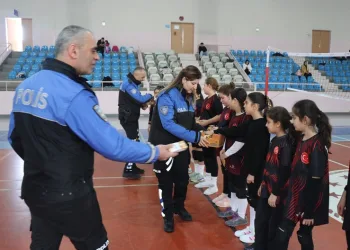 Mardin’de seyir halindeki otomobil alev aldı