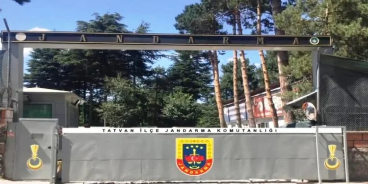 Mardin’de seyir halindeki otomobil alev aldı