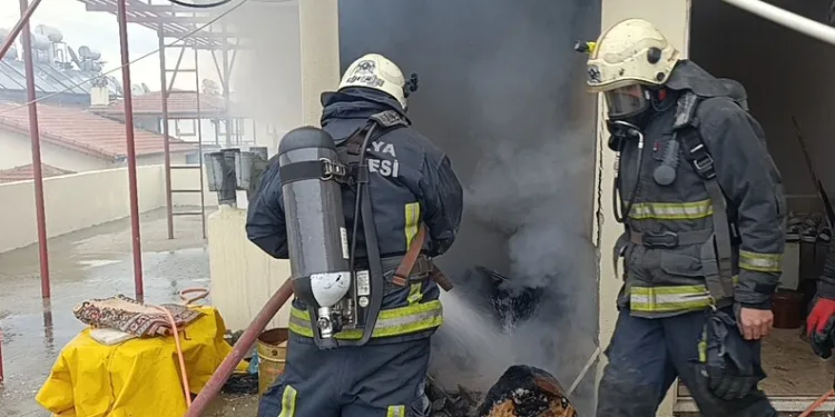 Mardin’de seyir halindeki otomobil alev aldı