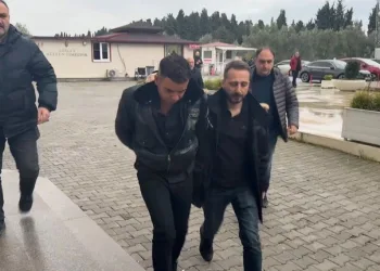 Mardin’de seyir halindeki otomobil alev aldı