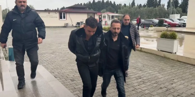 Mardin’de seyir halindeki otomobil alev aldı