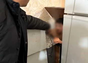 Mardin’de seyir halindeki otomobil alev aldı