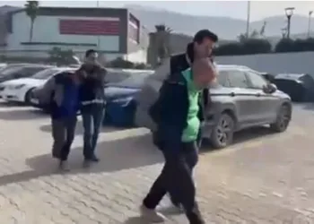 Mardin’de seyir halindeki otomobil alev aldı