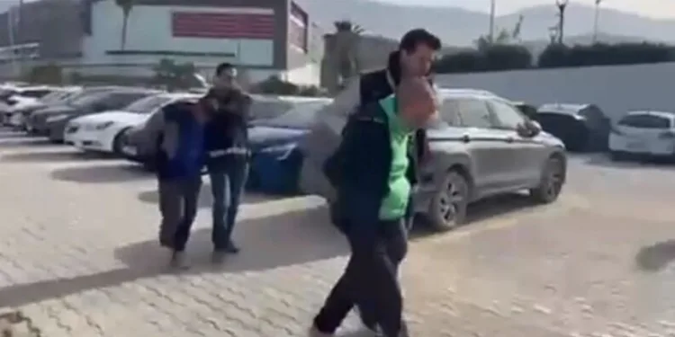 Mardin’de seyir halindeki otomobil alev aldı