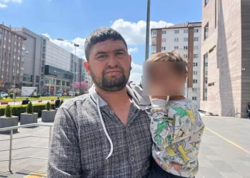 Mardin’de seyir halindeki otomobil alev aldı