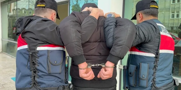 Mardin’de seyir halindeki otomobil alev aldı