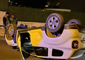 Mardin’de seyir halindeki otomobil alev aldı