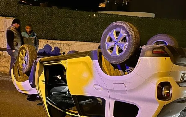 Mardin’de seyir halindeki otomobil alev aldı