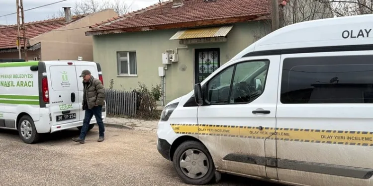 Arkadaşlarıyla alkol aldıktan rahatsızlandı, evinde hayatını kaybetti