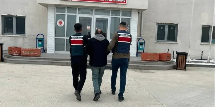 Arkadaşlarıyla alkol aldıktan rahatsızlandı, evinde hayatını kaybetti