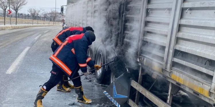 Arkadaşlarıyla alkol aldıktan rahatsızlandı, evinde hayatını kaybetti