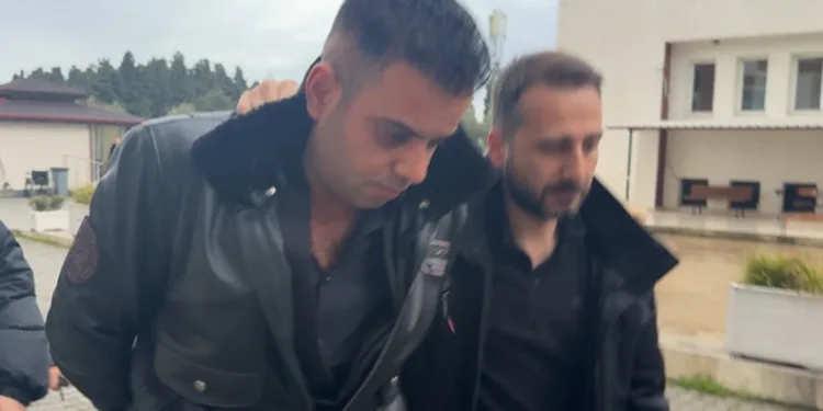 Arkadaşlarıyla alkol aldıktan rahatsızlandı, evinde hayatını kaybetti