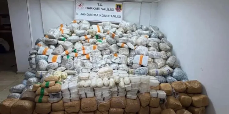 Arkadaşlarıyla alkol aldıktan rahatsızlandı, evinde hayatını kaybetti