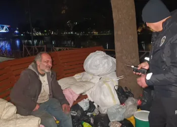 Harmankaya Tabiat Kanyonu’nun yolunu düşen kaya parçası jandarma tarafından kaldırıldı