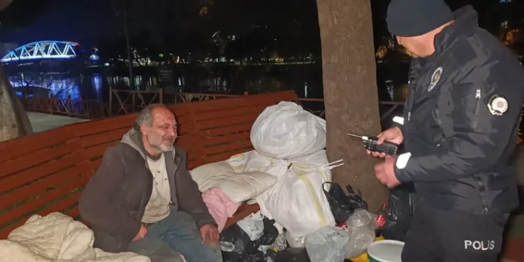 Harmankaya Tabiat Kanyonu’nun yolunu düşen kaya parçası jandarma tarafından kaldırıldı