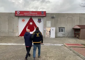 Harmankaya Tabiat Kanyonu’nun yolunu düşen kaya parçası jandarma tarafından kaldırıldı