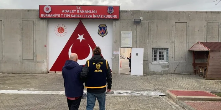 Harmankaya Tabiat Kanyonu’nun yolunu düşen kaya parçası jandarma tarafından kaldırıldı