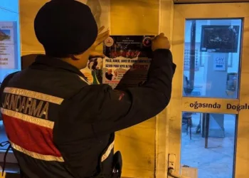 Harmankaya Tabiat Kanyonu’nun yolunu düşen kaya parçası jandarma tarafından kaldırıldı