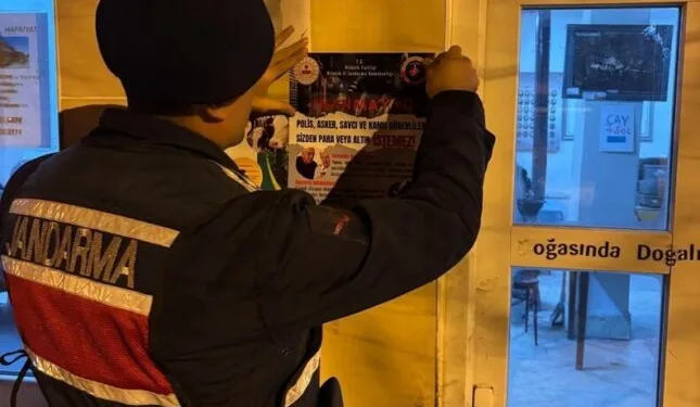 Harmankaya Tabiat Kanyonu’nun yolunu düşen kaya parçası jandarma tarafından kaldırıldı