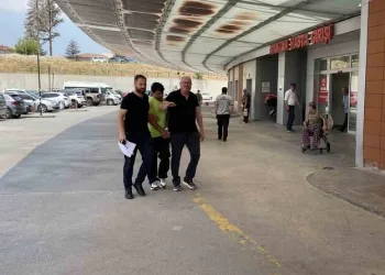 Harmankaya Tabiat Kanyonu’nun yolunu düşen kaya parçası jandarma tarafından kaldırıldı