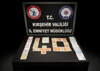 Harmankaya Tabiat Kanyonu’nun yolunu düşen kaya parçası jandarma tarafından kaldırıldı