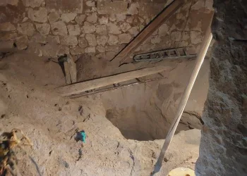 Harmankaya Tabiat Kanyonu’nun yolunu düşen kaya parçası jandarma tarafından kaldırıldı