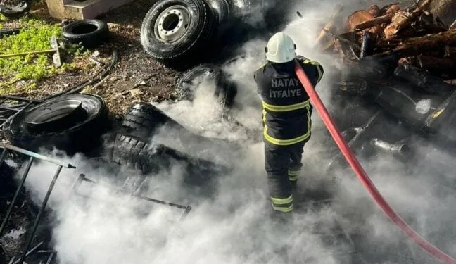 Harmankaya Tabiat Kanyonu’nun yolunu düşen kaya parçası jandarma tarafından kaldırıldı