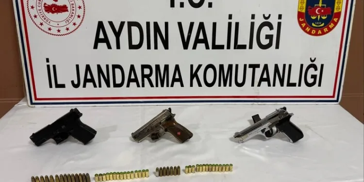Harmankaya Tabiat Kanyonu’nun yolunu düşen kaya parçası jandarma tarafından kaldırıldı